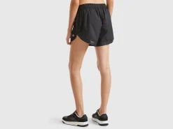 Sports shorts in recycled fabric