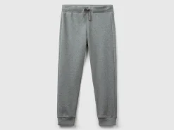Sporty trousers with drawstring