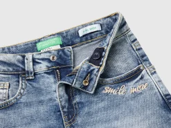 Straight leg jeans in denim