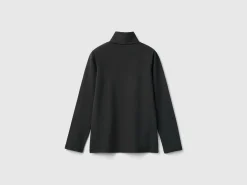 Stretch t-shirt with high neck