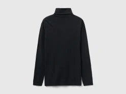 Stretch turtleneck sweater