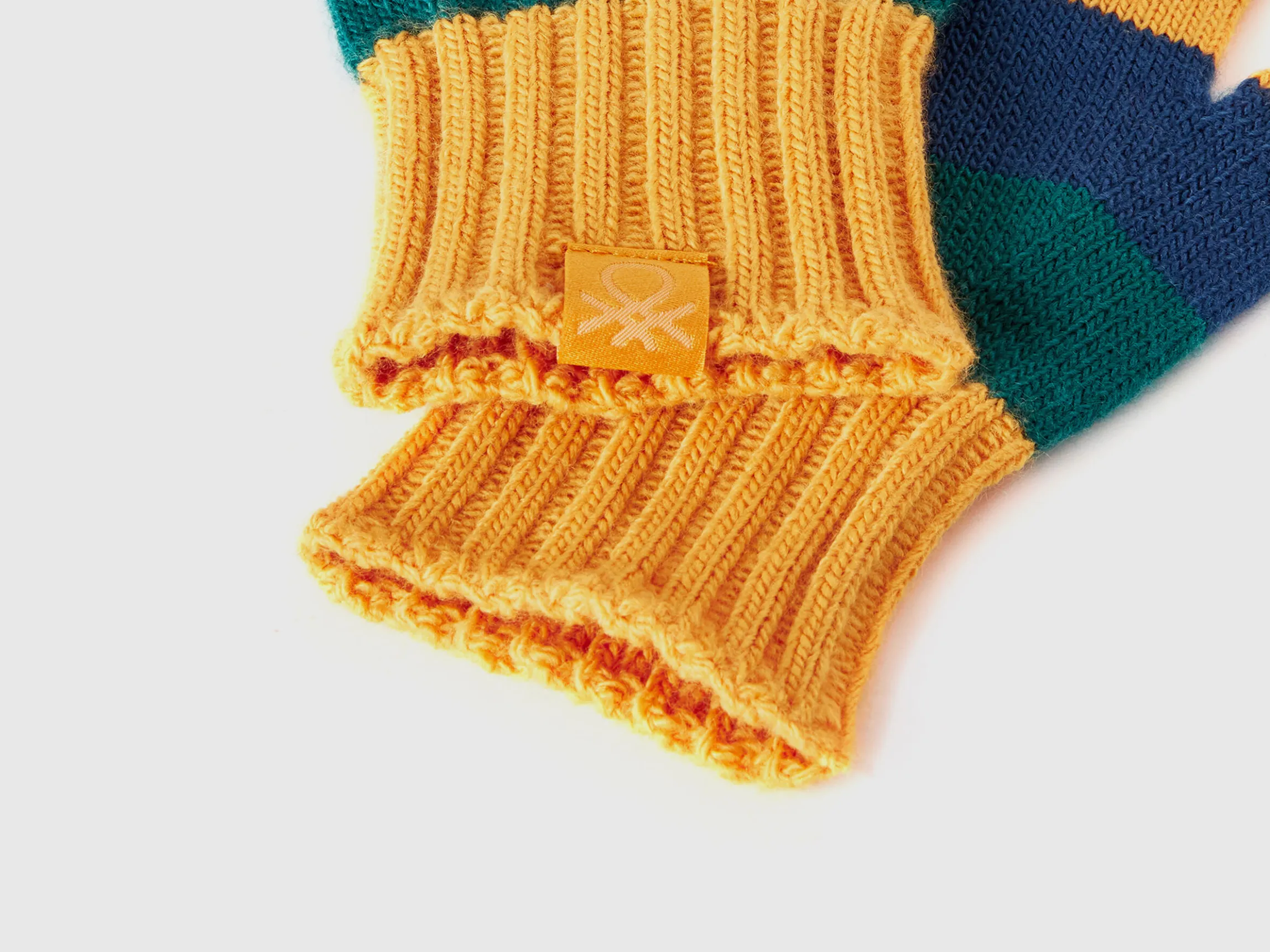 Striped knit gloves