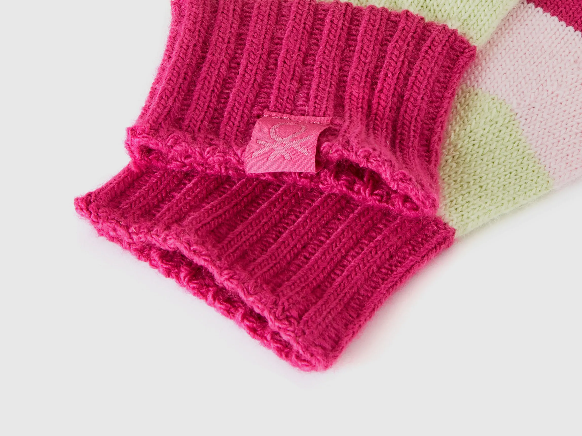 Striped knit gloves
