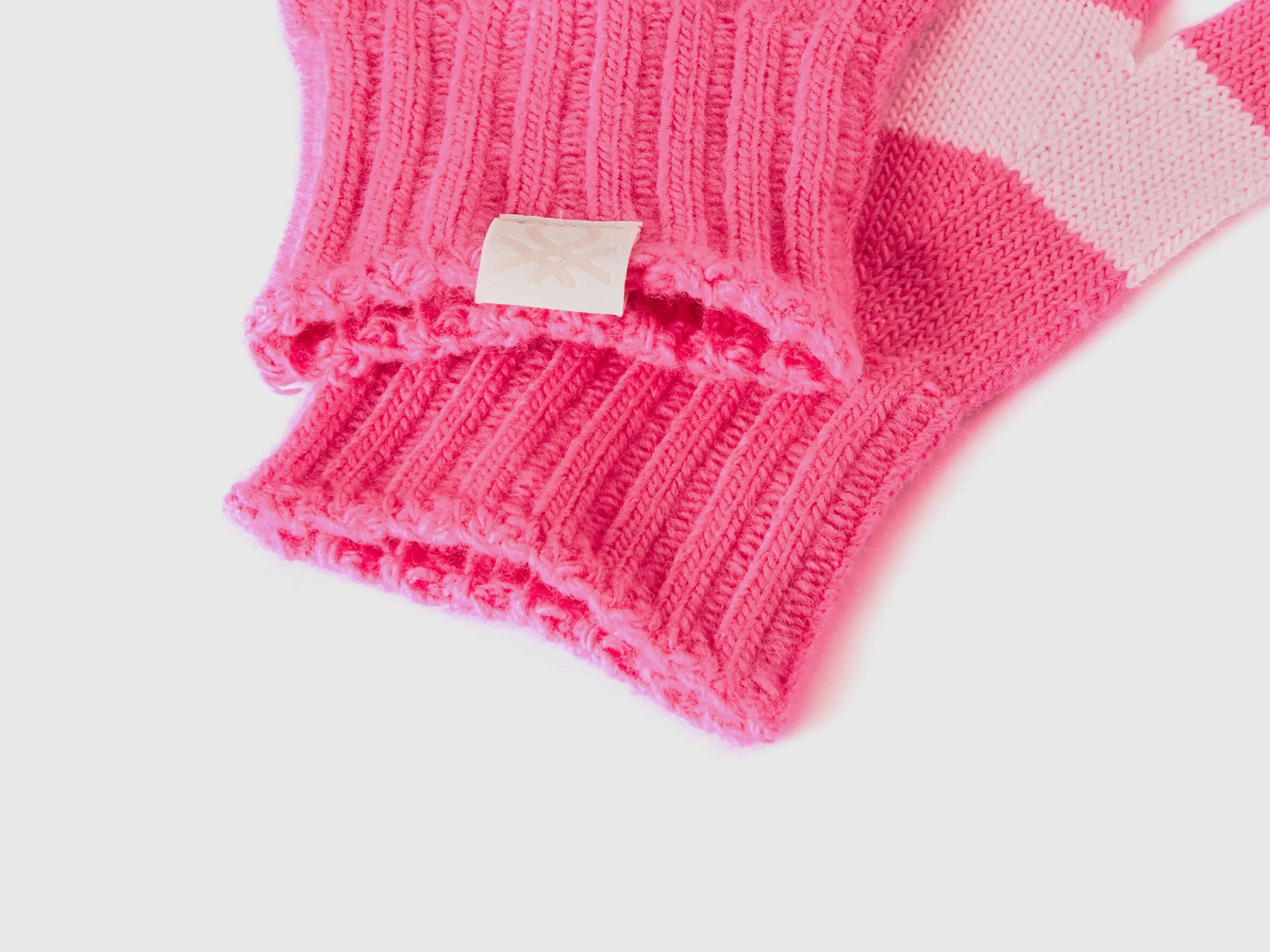 Striped knit gloves