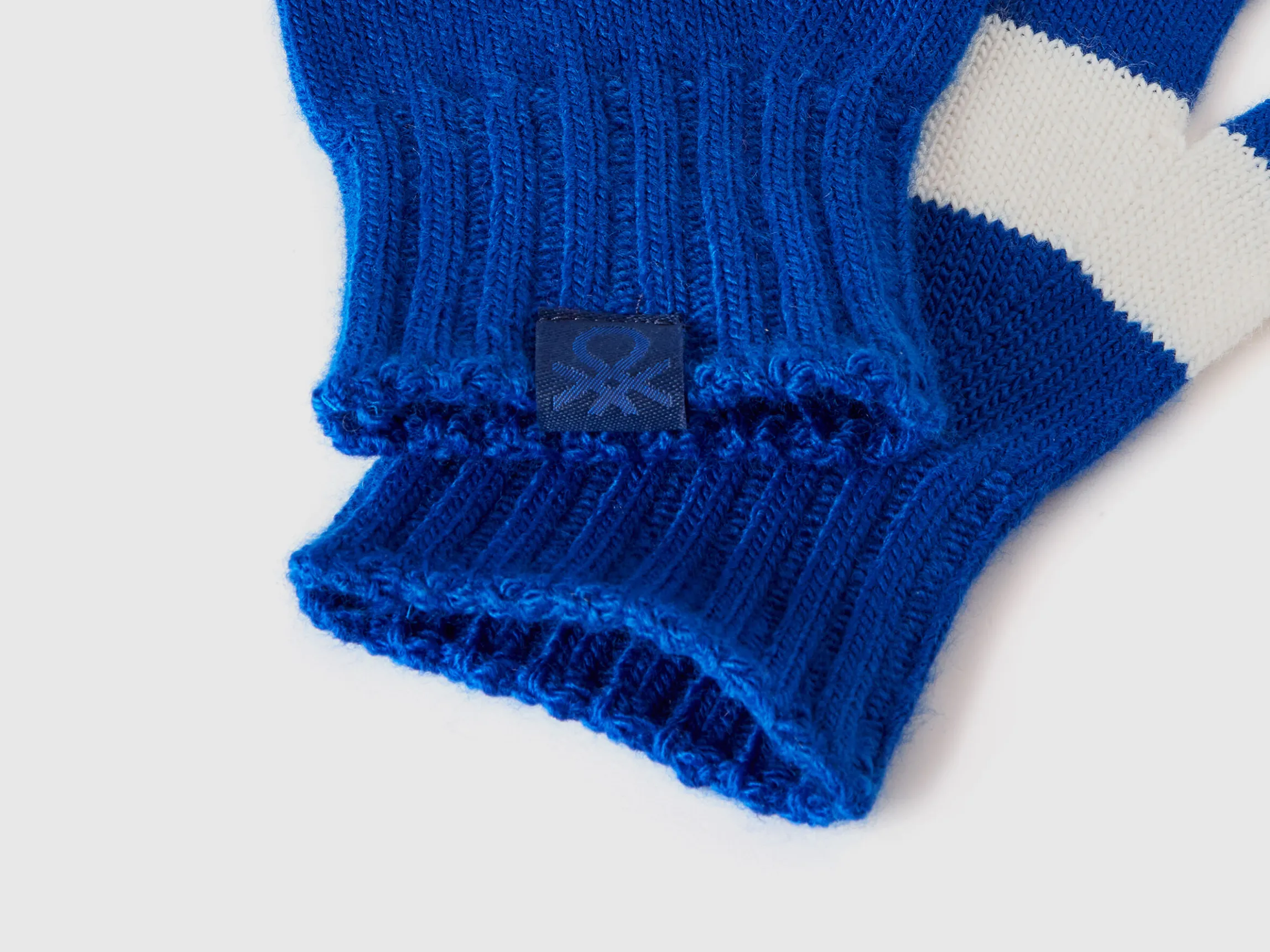 Striped knit gloves