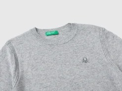 Sweater in cashmere and wool blend