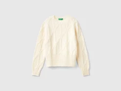 Sweater with cable knit