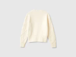 Sweater with cable knit