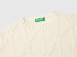 Sweater with cable knit