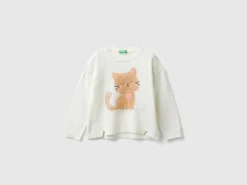 Sweater with cat inlay