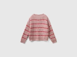 Sweater with heart inlay