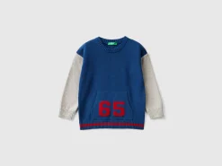 Sweater with number inlay