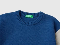 Sweater with number inlay