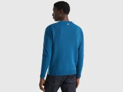 Sweater with ski graphic