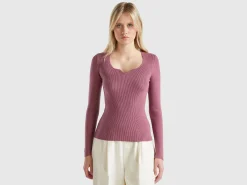 Sweater with sweetheart neck