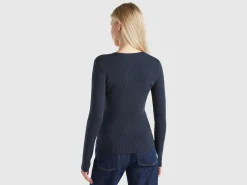 Sweater with sweetheart neck