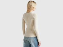 Sweater with sweetheart neck