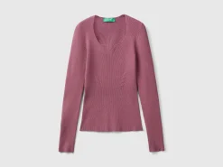 Sweater with sweetheart neck