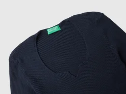 Sweater with sweetheart neck