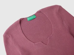 Sweater with sweetheart neck