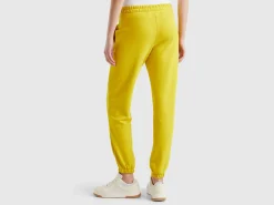 Sweatpants with drawstring