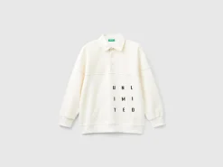 Sweatshirt with collar