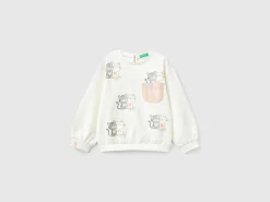 Sweatshirt with kitten print