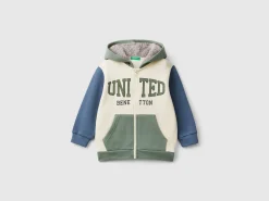 Sweatshirt with lined hood
