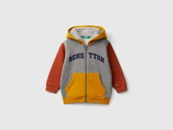 Sweatshirt with lined hood