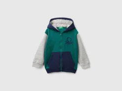 Sweatshirt with lined hood