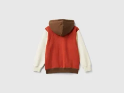 Sweatshirt with lined hood