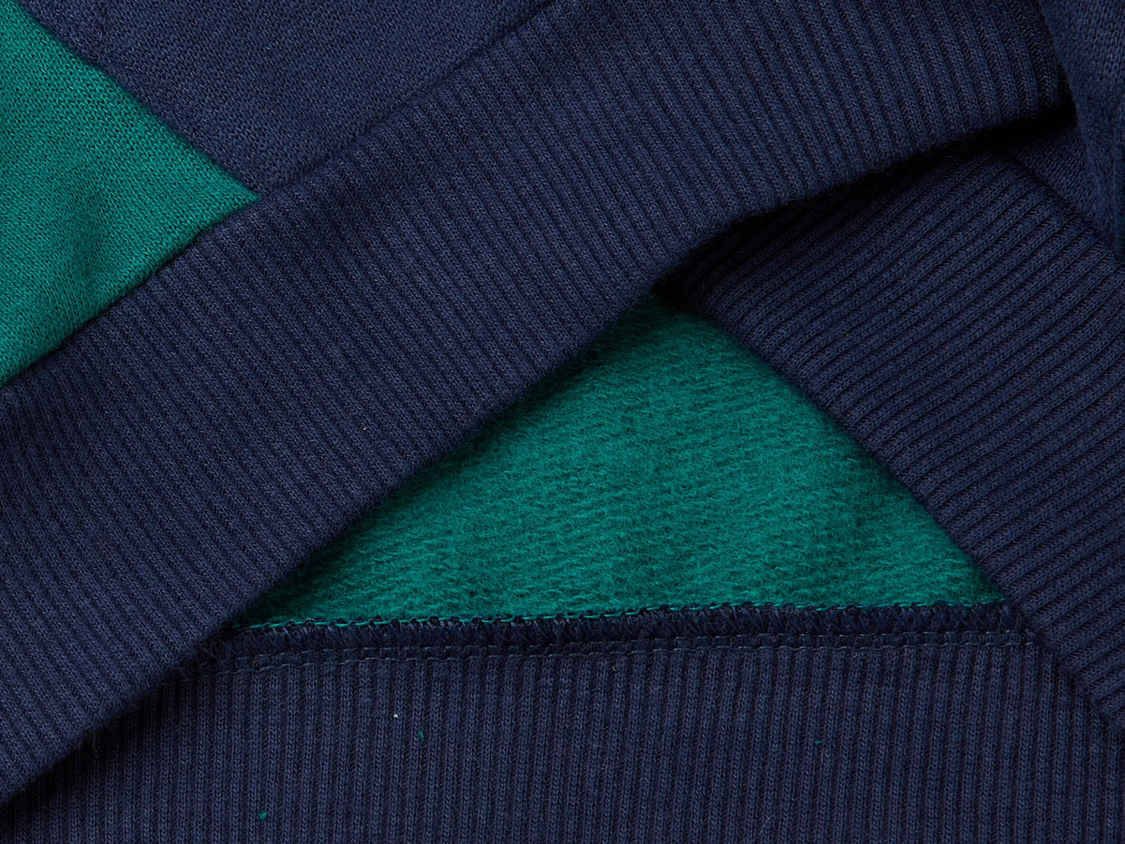 Sweatshirt with lined hood