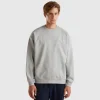 Sweatshirt with logo patch