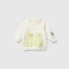 Sweatshirt with pocket and applique