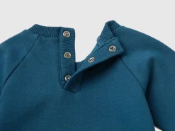 Sweatshirt with pocket and applique