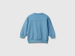 Sweatshirt with pockets