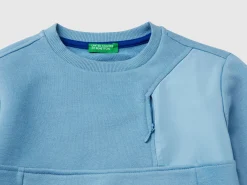 Sweatshirt with pockets