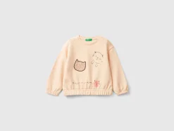 Sweatshirt with print and sequins