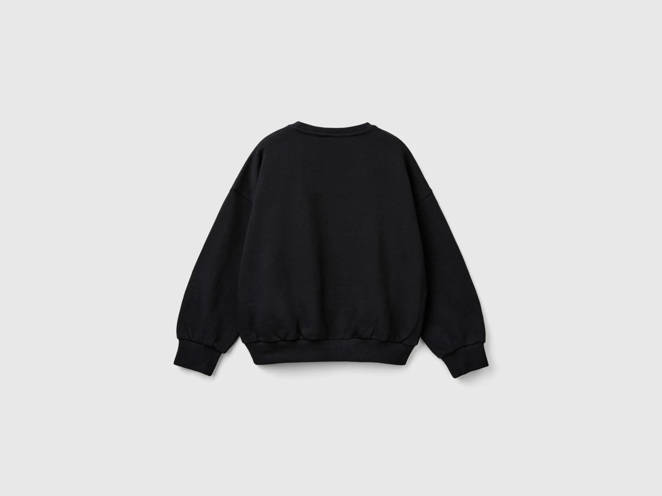 Sweatshirt with sequins