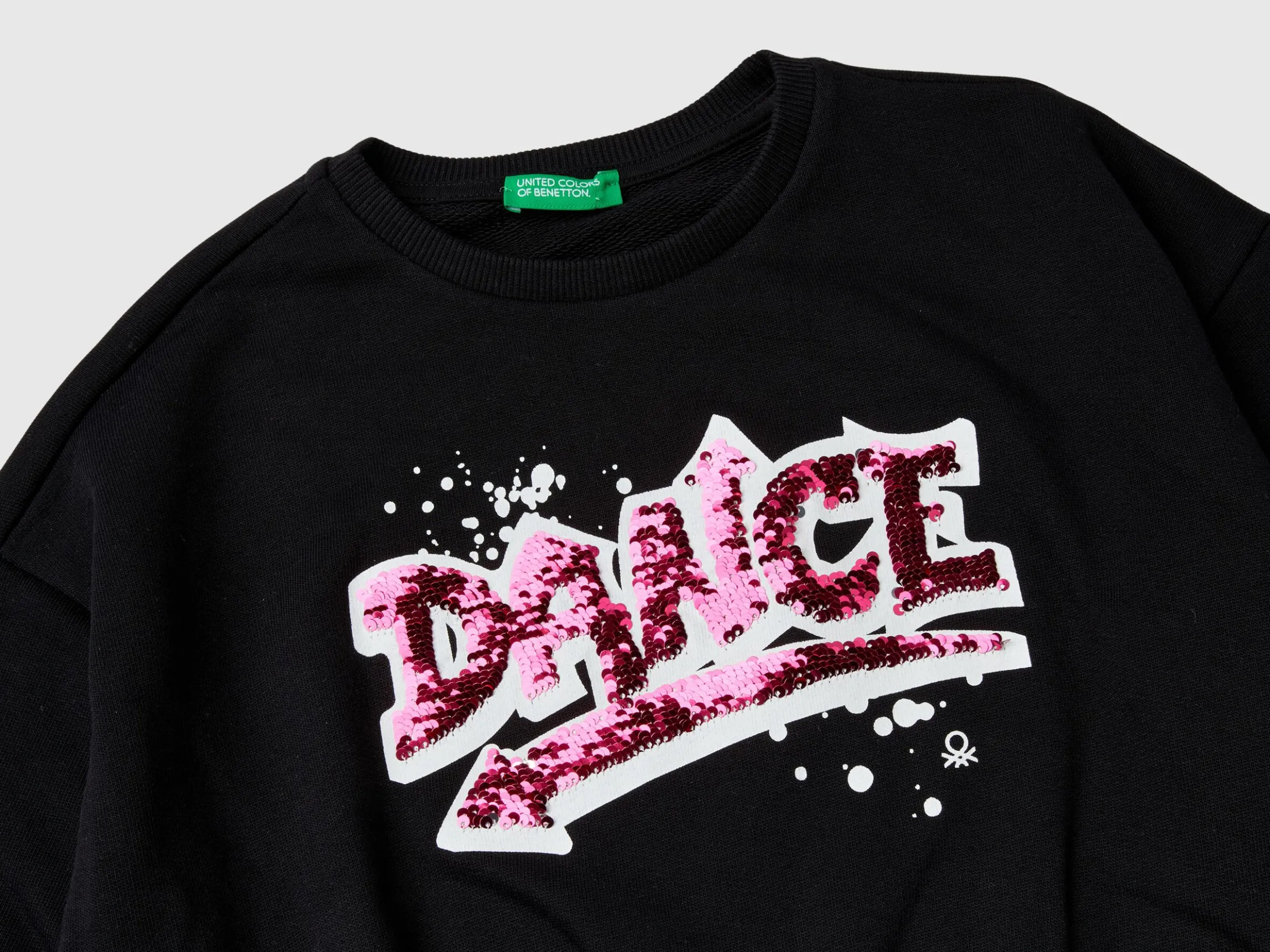 Sweatshirt with sequins