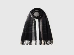 Tartan scarf in recycled fabric