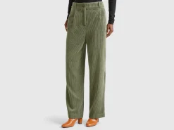 Trousers in corduroy