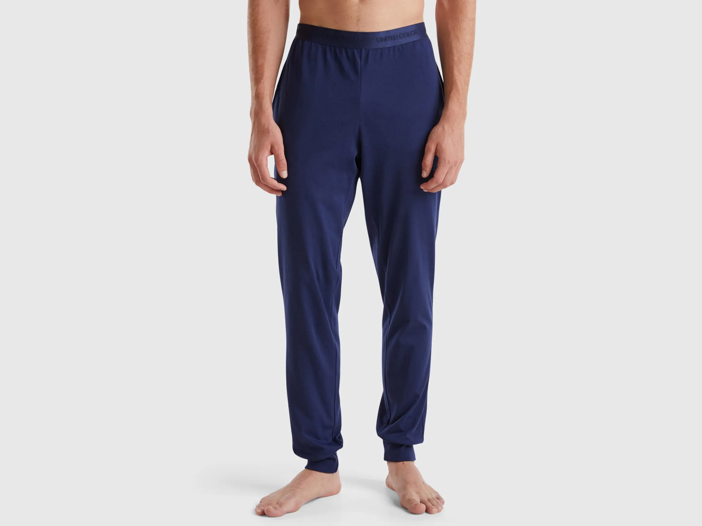 Trousers with elastic logo