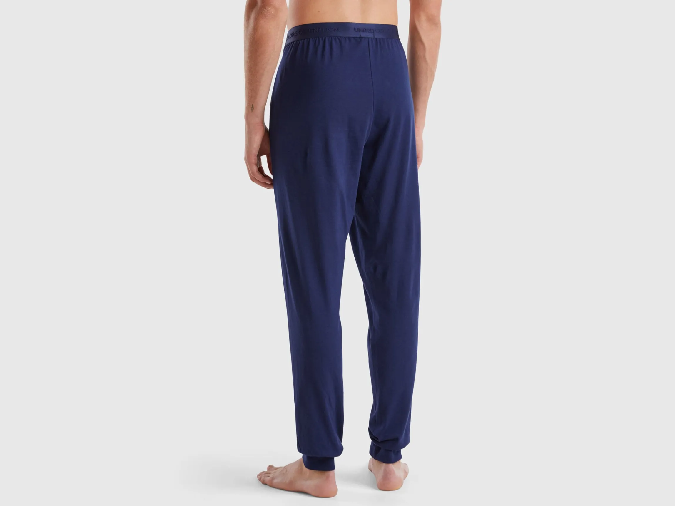 Trousers with elastic logo