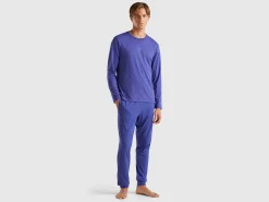 Trousers with elastic logo