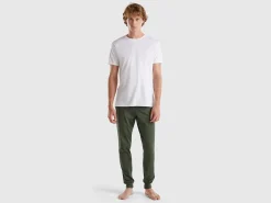 Trousers with elastic logo