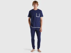 Trousers with elastic logo