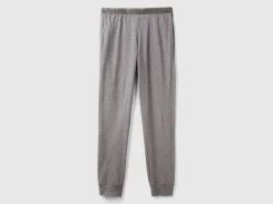 Trousers with elastic logo