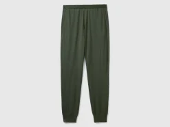 Trousers with elastic logo