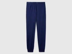 Trousers with elastic logo